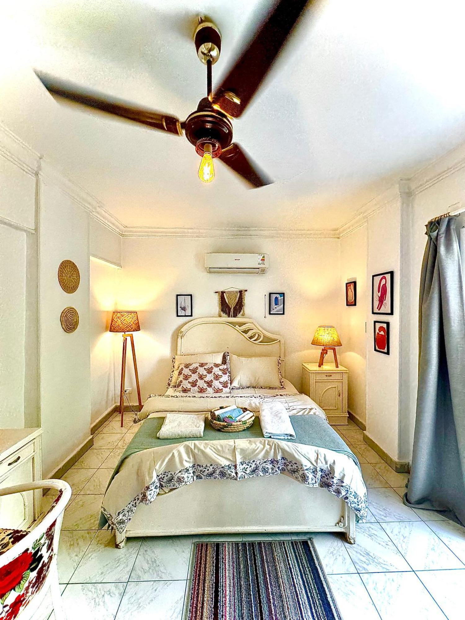 Large Room With Its Own Balcony Cairo Exterior photo